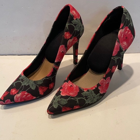 Christian Siriano Shoes - Christian Siriano Floral Pointed-Toe High Heels